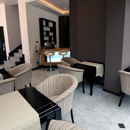 Ambiance Hotel Bukarest Exteriör bild