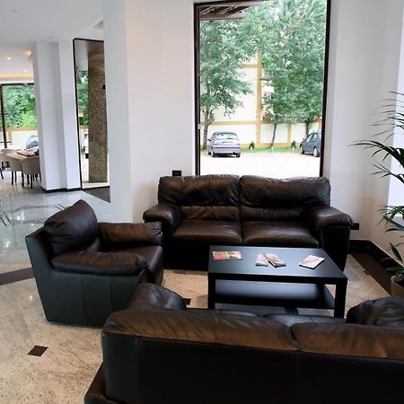Ambiance Hotel Bukarest Exteriör bild