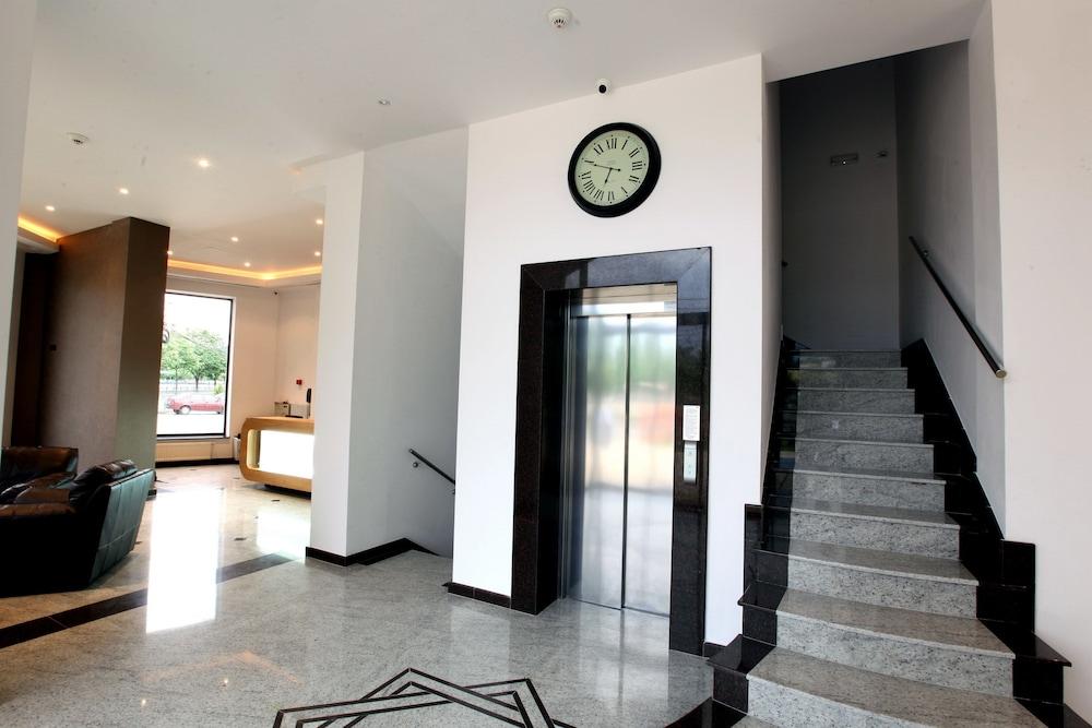 Ambiance Hotel Bukarest Exteriör bild