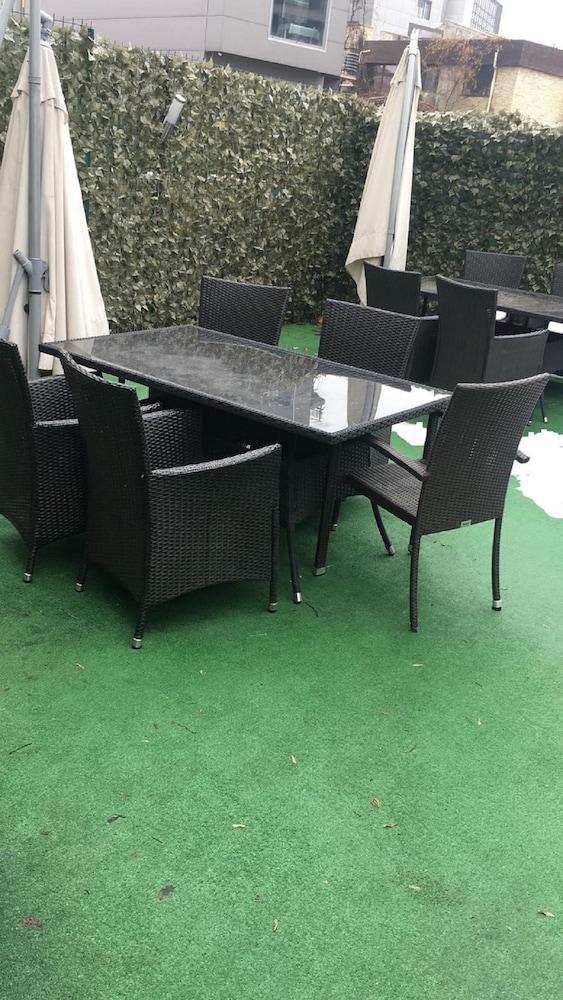 Ambiance Hotel Bukarest Exteriör bild