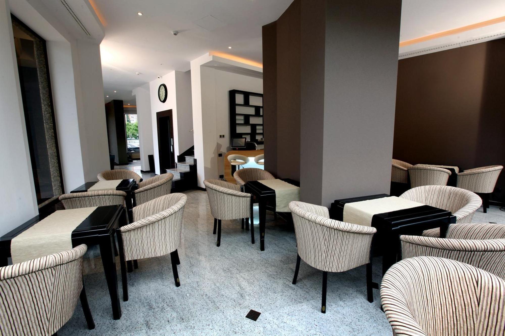 Ambiance Hotel Bukarest Exteriör bild