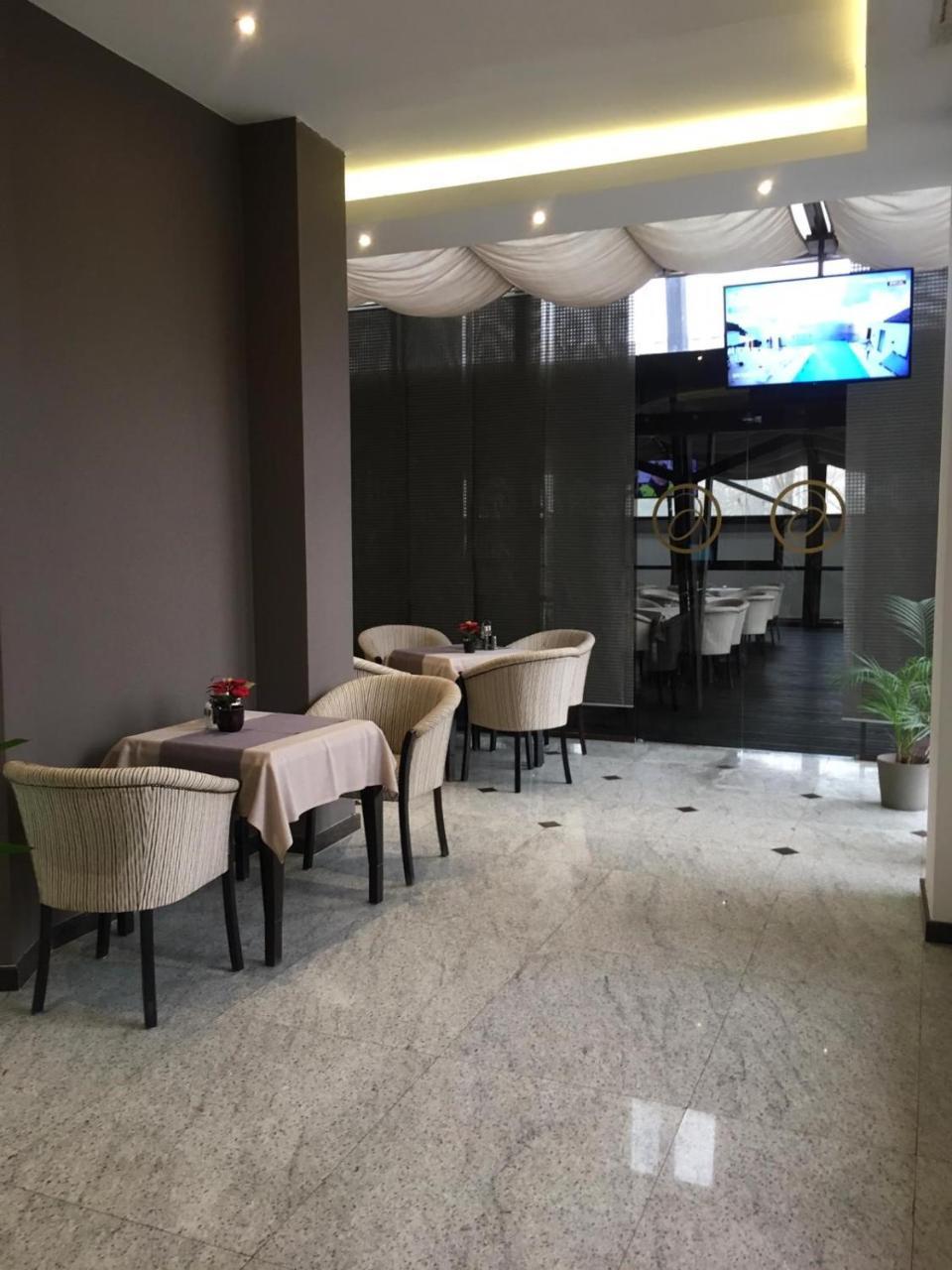 Ambiance Hotel Bukarest Exteriör bild